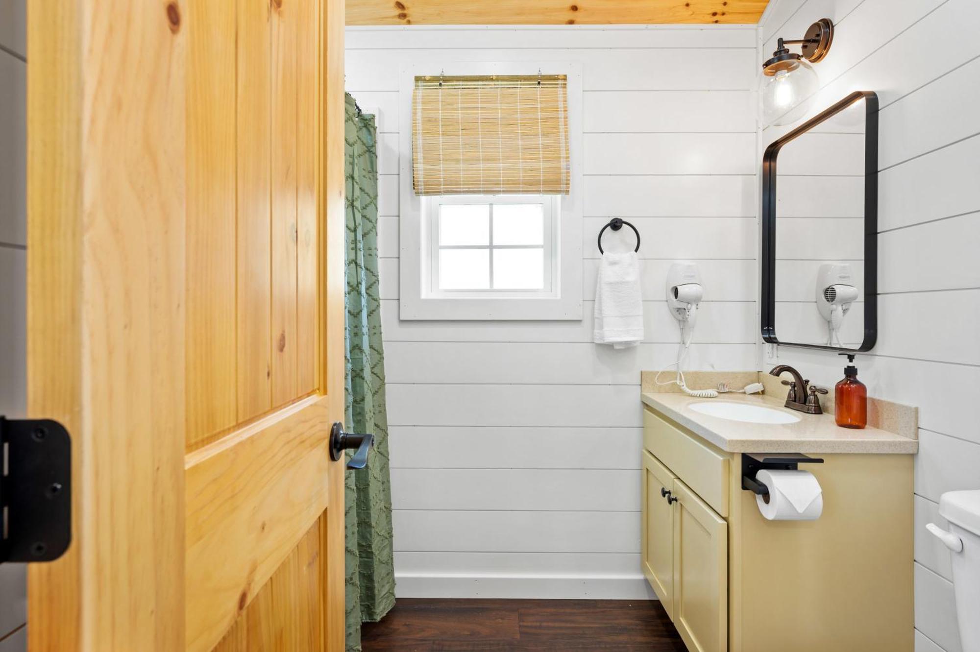 The Lodges At Eden Reserve - Pet Friendly Cabins Near Ark Williamstown Kültér fotó