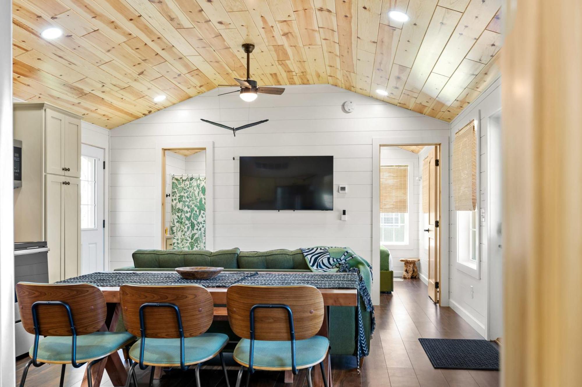 The Lodges At Eden Reserve - Pet Friendly Cabins Near Ark Williamstown Kültér fotó