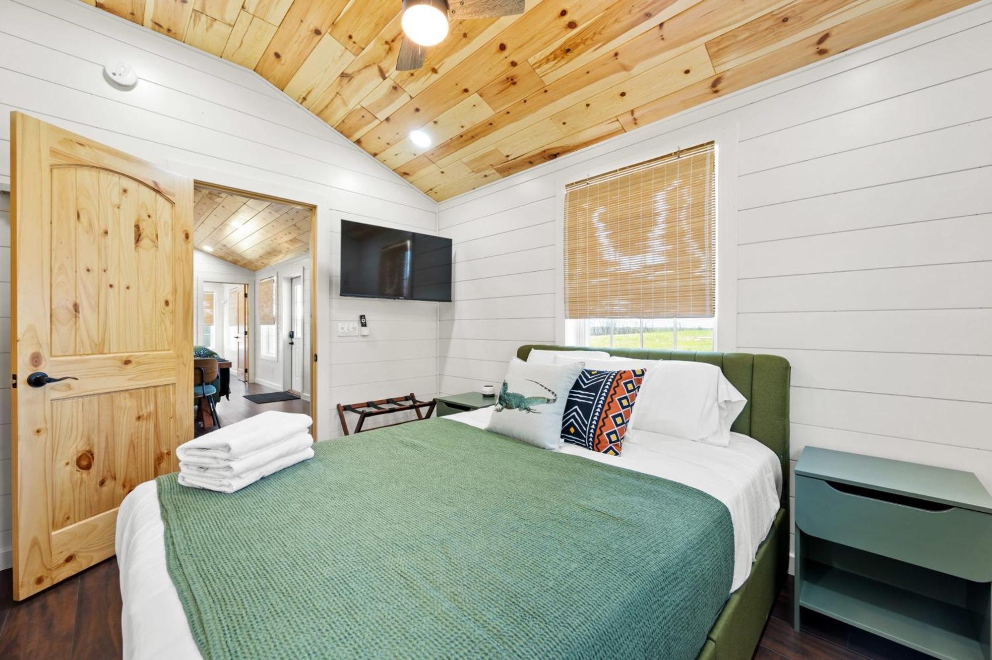 The Lodges At Eden Reserve - Pet Friendly Cabins Near Ark Williamstown Kültér fotó