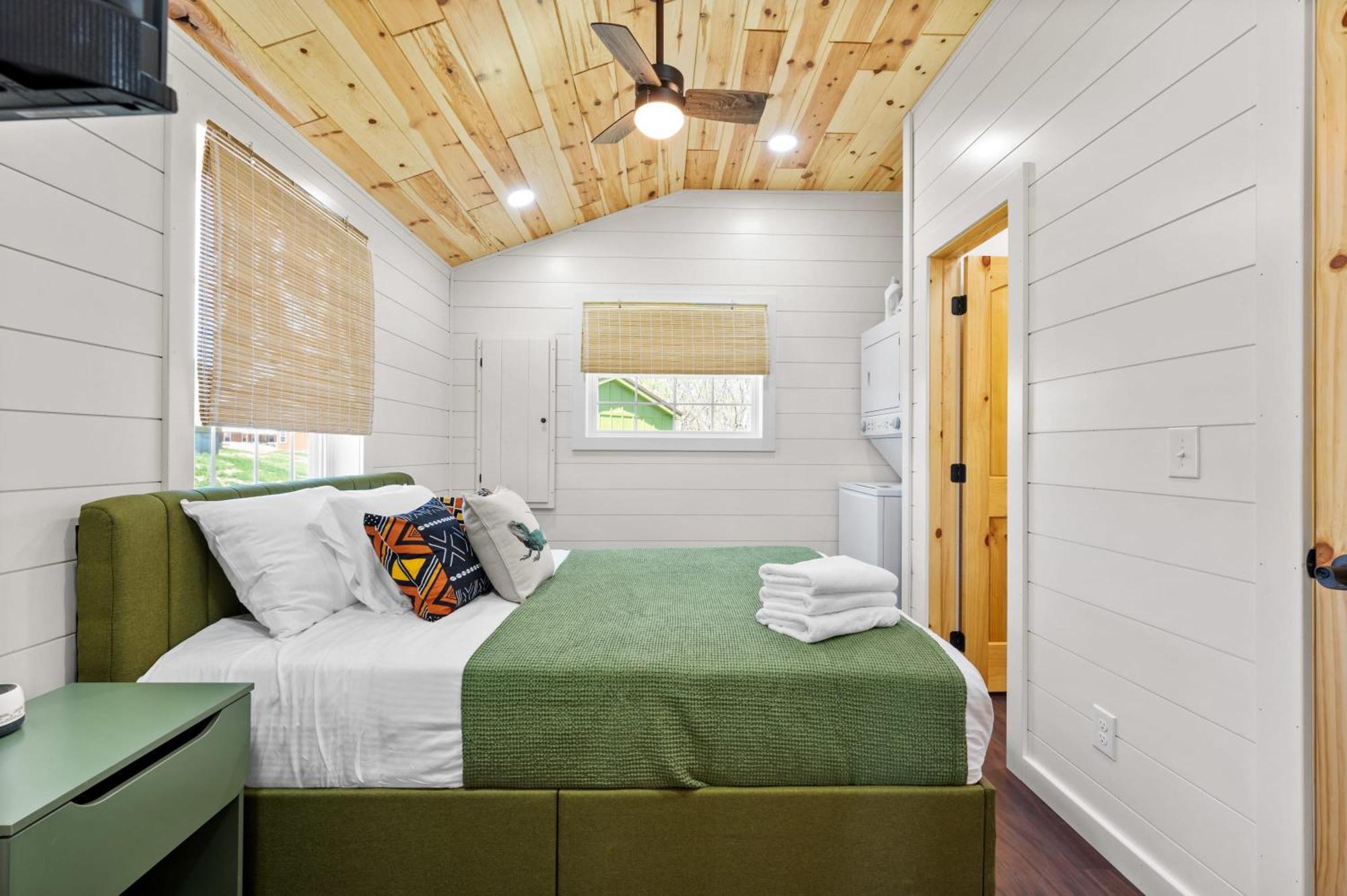 The Lodges At Eden Reserve - Pet Friendly Cabins Near Ark Williamstown Kültér fotó
